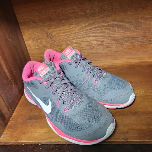 Nike TR 5 Athletic Sneaker 7 - Picture 2 of 7